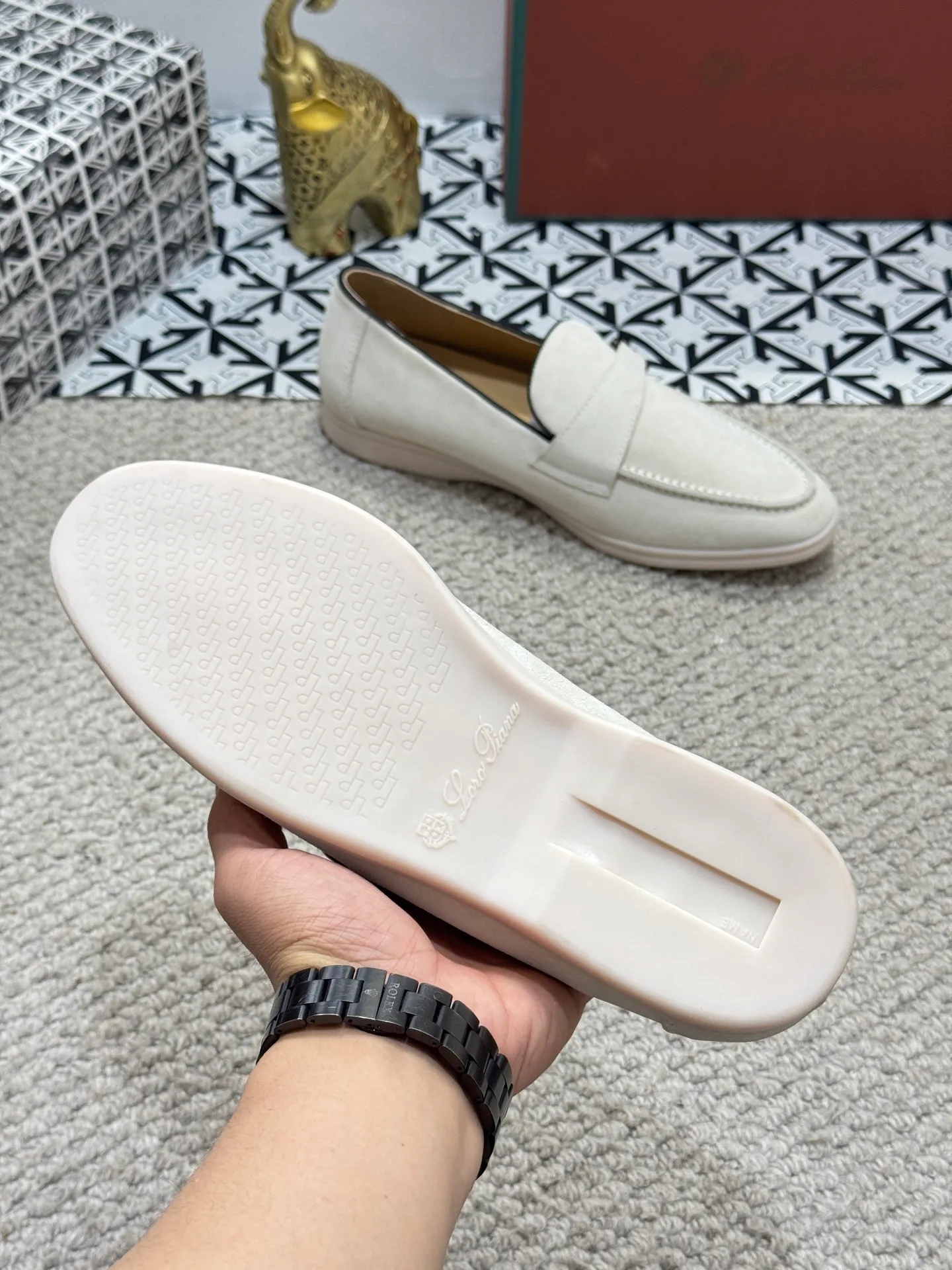 Men's men's shoes 💰380 [New model] 🍓🍓Loro Piana - LP couple model. The new moccasins are made of water-repellent treated suede uppers with rubber soles, a classic. The complex craftsmanship and meticulous structure make the shoes light and soft, allowing you to walk comfortably and freely. Perfect for wearing at the beach or out in the water during the summer. Size: 35-44 (45 customized MH)